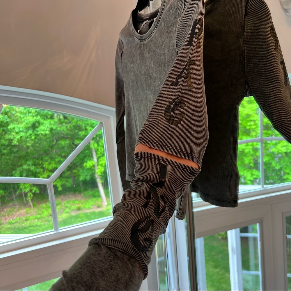 H&M | Raging Ribbed Arm Cut Out Crop Top - Picture 4 of 4